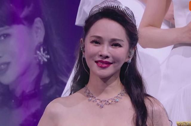  浪姐|同是穿婚纱亮相《浪姐》总决赛：金晨绝美，李斯丹妮却暴露了短板