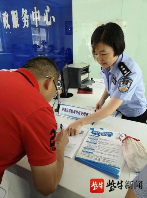微笑|“微笑警察”成长记：常咬着筷子练习，直到露出8颗牙齿