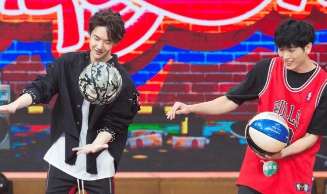  力量|王一博舞蹈动作频率高，这在对力量，精准度的要求就会更高