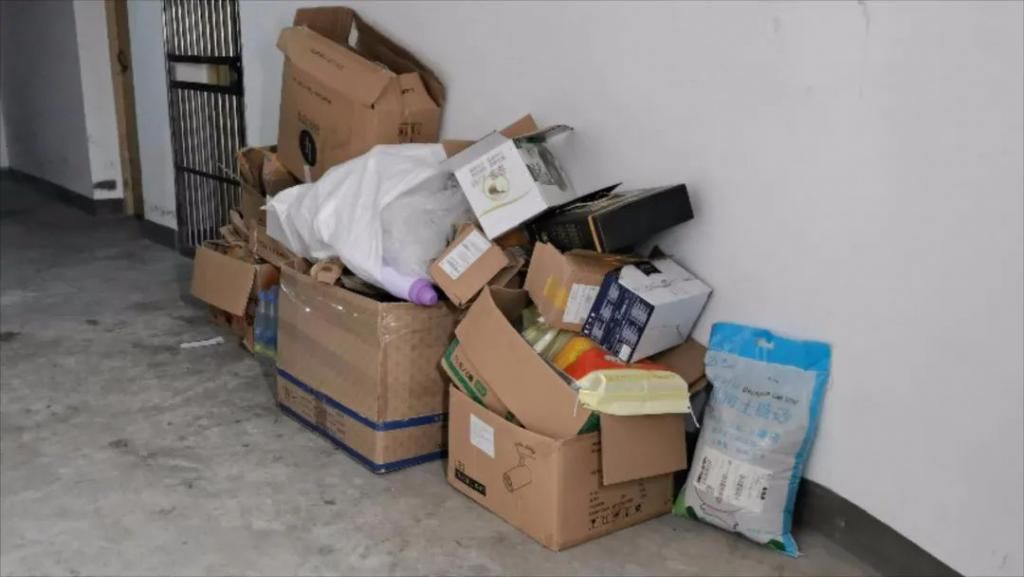  充电|金山某住宅区楼道发生火灾，整栋居民窗口求救！起因竟是…