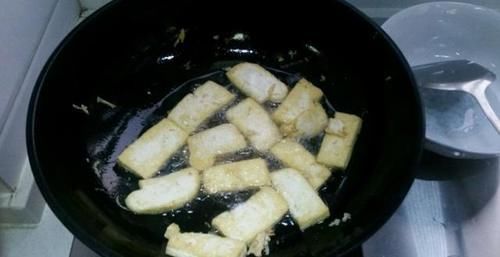 后把|1把平菇，1块豆腐，简单的家常菜，味道营养不输大鱼大肉