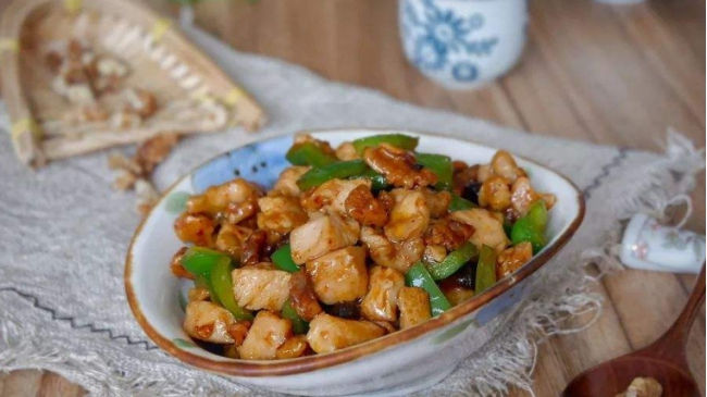 脆皮|精选美食:鱼香煎豆腐,核桃鸡脯肉,甜辣对虾,糖醋脆皮鱼的做法