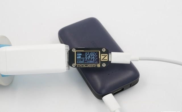 绿联|小巧mini,绿联10000mAh自带苹果MFi认证快充线充电宝评测