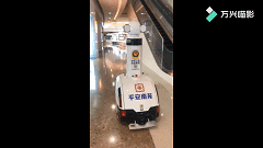  商场|太萌了！余杭商场惊现机器人警察！实现安保“最后一公里！