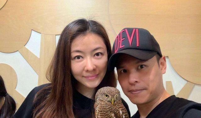 身家|熊黛林晒全家福为老公庆生,过亿身家却只有小蛋糕,低调又温馨