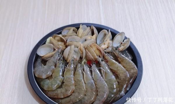 制作|制作海鲜时,不仅要加姜和盐,还要多加“两味”来制作味道鲜美