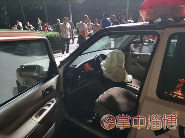  黑色|22时49分，一辆黑色奥迪轿车闯卡撞警车……