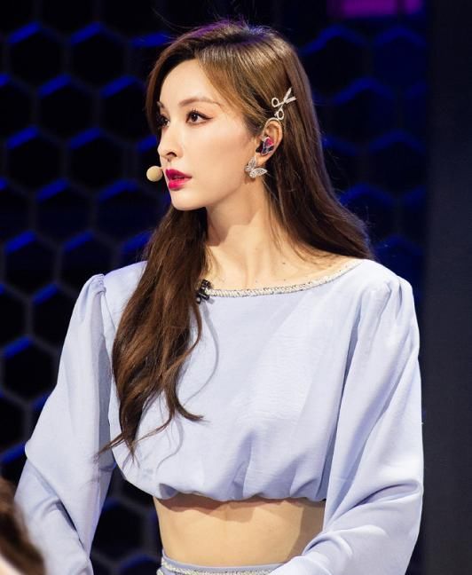  体操|吴昕太惨了！穿露脐装秀腹肌玩“体操”，却又被宁静秒成“小透明”