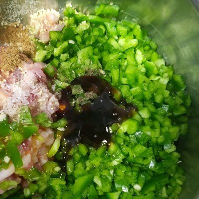 好吃|这道猪肉青椒饺子锅贴，怎么做都好吃