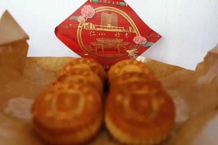 推出|滨州医学院推出定制月饼,学生凭“光盘”可在食堂领取