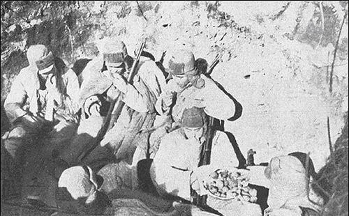 伙食|志愿军的伙食只有炒面就雪吗 其实不光有饼干油条 还有饺子啤酒