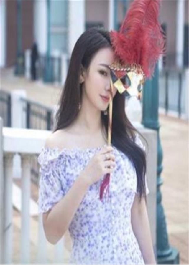  旋转|同样是女星坐旋转木马，关晓彤大长腿霸屏还不够？看到热巴：是心动啊！