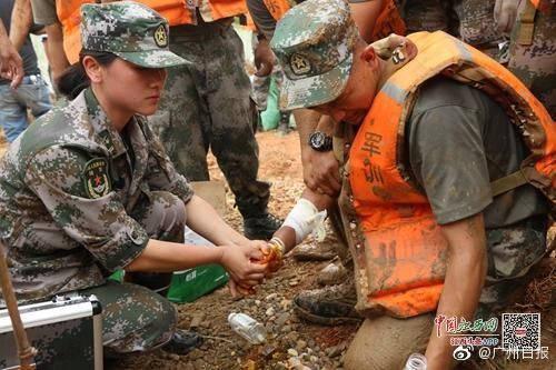  紧急|心疼！抗洪战士被毒蛇咬伤 事发时正紧急处置管涌险情