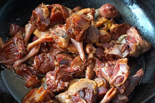  高考|花了80块钱买两只鸽子，给高考的闺女做了这菜，营养美味又解馋