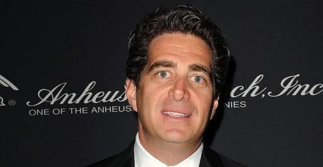 马脚|沙特王子30年诈骗千万美元，因一道菜漏了马脚，直接坐牢18年