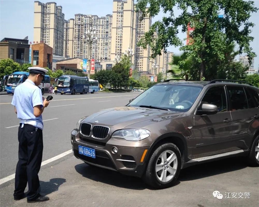 任性|你“任性”停车，交警“猛拍”贴单