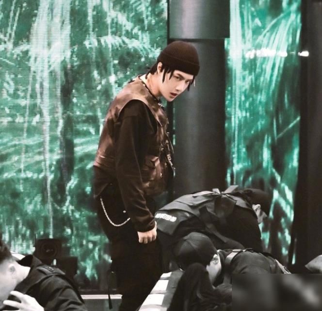  大秀|这就是街舞3，王一博队长大秀圈粉无数，浅谈一波王炸丛林豹子！