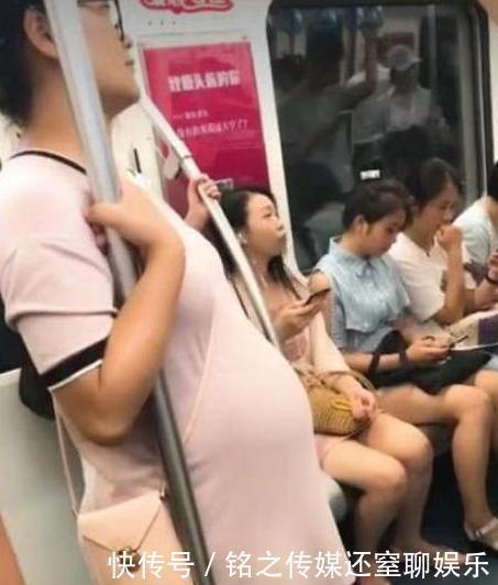 简单|10岁女童遭老人强制让座，妈妈简单的几句话给全车人都上了一课