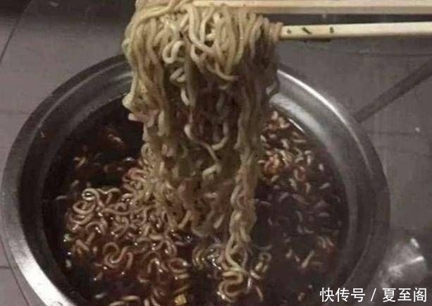 泡面|童年最坑人的6款零食,吃过三种的是可怜人,全吃过我心疼你