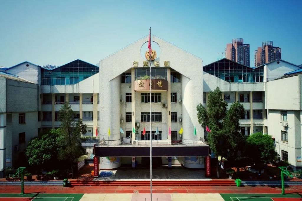  高考|贵州师大附中再创高考佳绩：600分以上人数125人，统招生占比38.46%