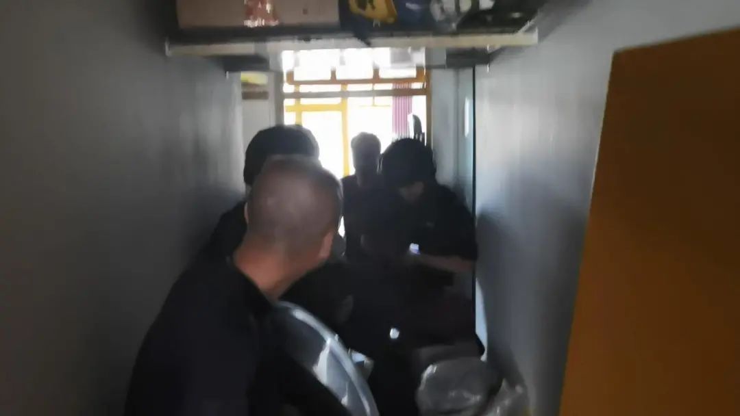 视频|青岛警方成功处置“8·20”劫持人质案 现场视频曝光