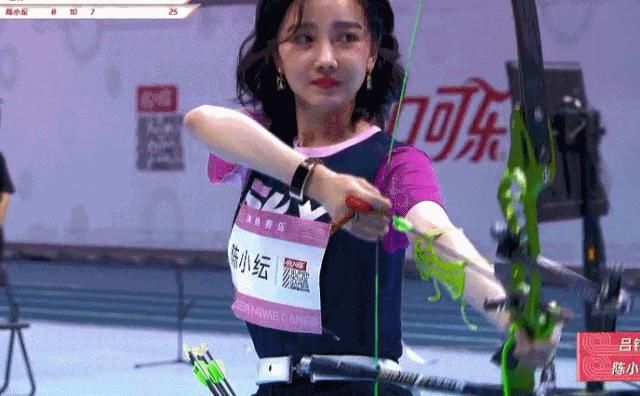  爆炸|凭“双料冠军”美爆炸热搜的她，才不是无辜“被绿”的傻白甜