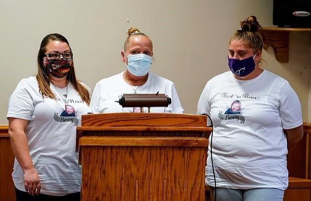 死刑|10岁女儿惨遭杀害，凶手被执行死刑时女孩母亲看着他慢慢死亡