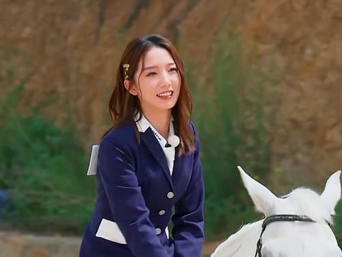  奔跑|《奔跑吧》初代偶像双C同框，蔡徐坤拿了“剧本”、孟美岐镜头多