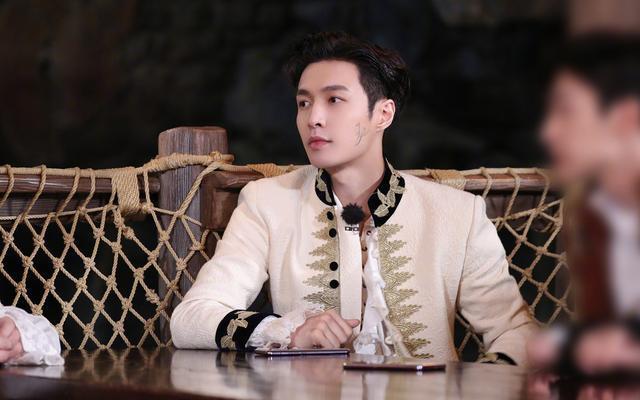  极限男团|张艺兴为何离开《极挑》除了自身行程满，还有个原因跟邓伦有关