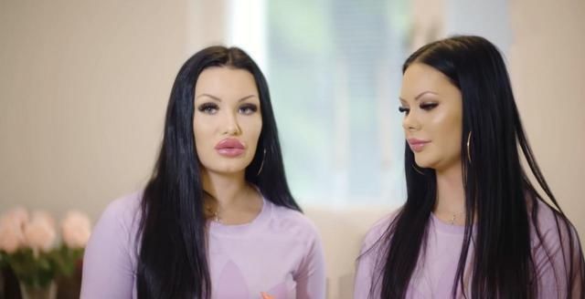  青梅竹马|自小青梅竹马的好朋友，通过改头换面，让彼此看上去像“双胞胎”