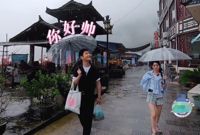 村民|《中餐厅》黄晓明被夸,接下来的反应让人意外,真是个小机灵鬼