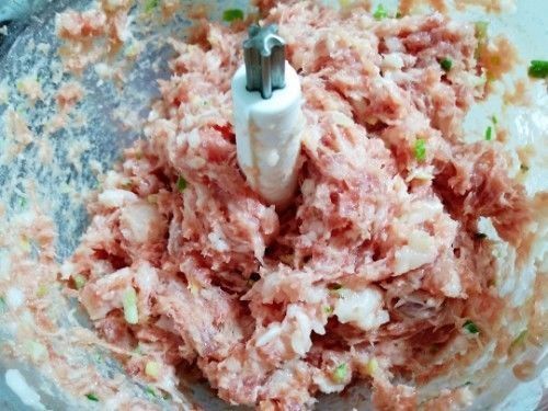 做法|宝藏小吃烧麦,做法很简单,多做一点冷冻起来,想吃蒸一下就行