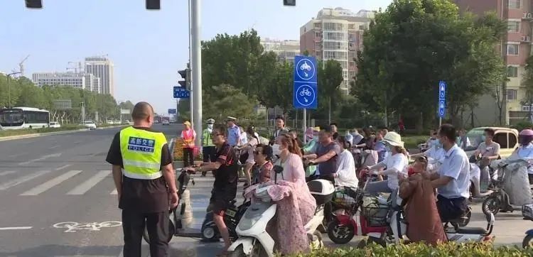 罚单|正在严查！菏泽交警今早开出首张罚单！还有这些人被曝光……