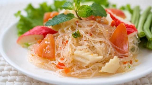  随时|学会这道沙茶鲜虾粉丝煲，海鲜味道随时在家吃，做法还特别简单