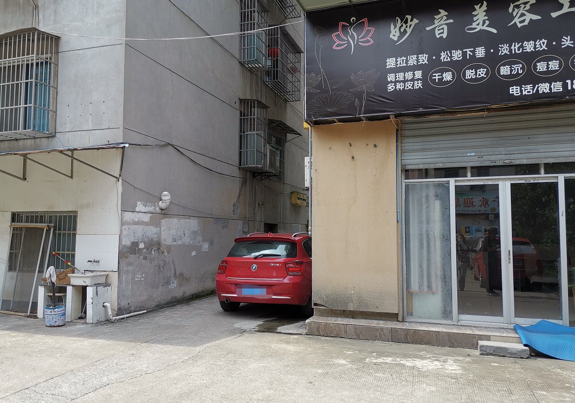 人周贤芬|拾金不昧！诸暨这个环卫工，好样的！