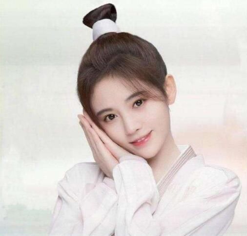  小蛮|“四千年美女”鞠婧祎晒新照不忘突出小蛮腰，腰部特写惹人羡