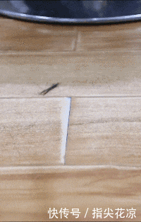 汉堡|搞笑GIF:精致女孩是这样吃汉堡的?