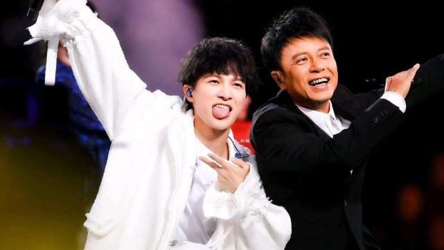  终于|从《中国好声音》惨遭淘汰，到如今《歌手》冠军，周深终于火了！