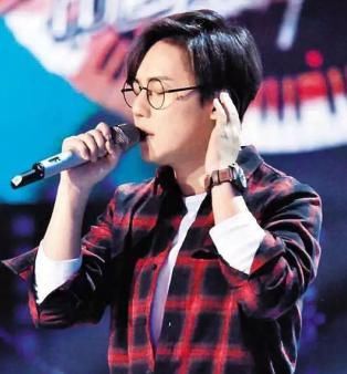  当年|刘维被嘲综艺混子，和丁太升隔空对骂，当年冠军竟混成这样