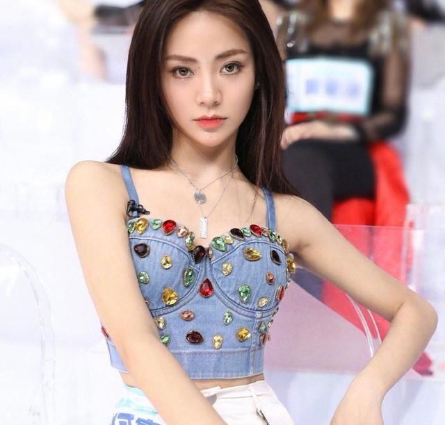  青春|在“青春有你2”和虞书欣的前9名中，她理应进入前9名