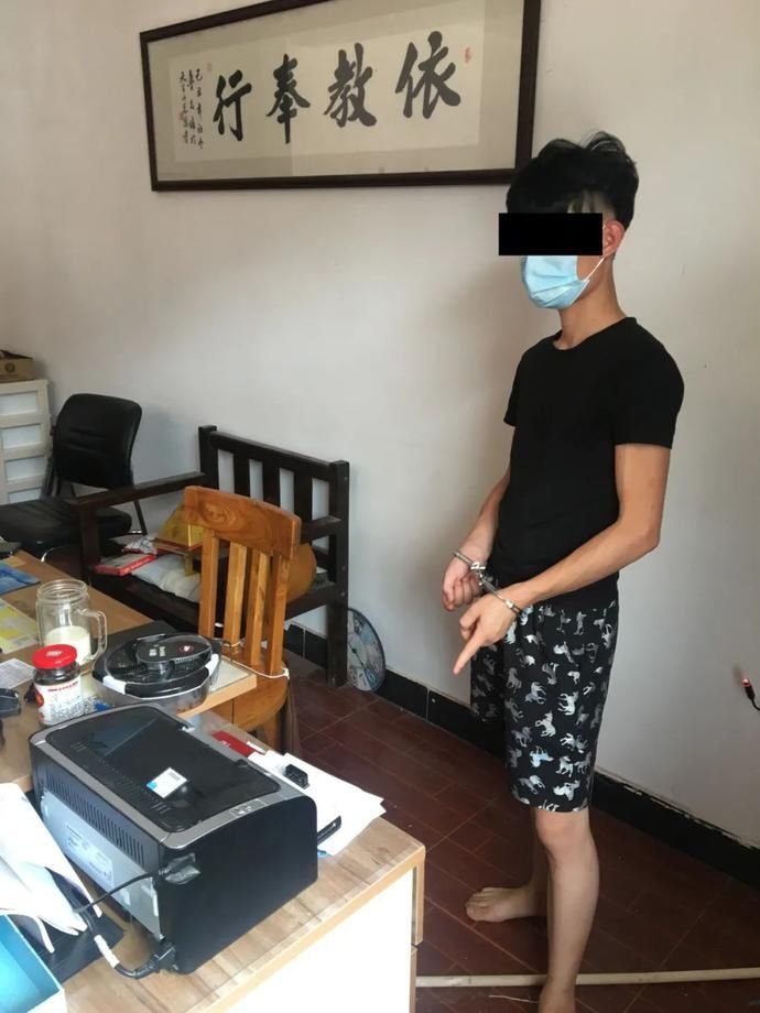 年来|只偷功德箱！2年来，他不是在去监狱的途中，就是在偷香火钱的路上