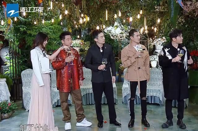 Baby|Baby唯一不敢对视的男嘉宾,见面瞬间跪倒在地,郑恺的反应亮了