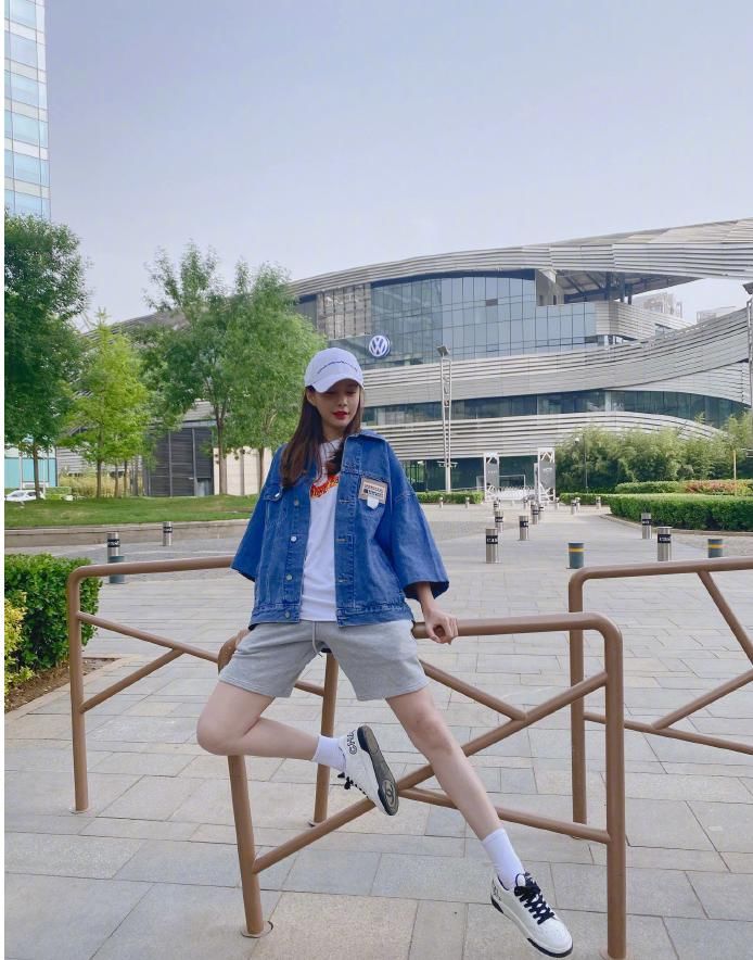  浪姐|靠《浪姐》圈粉的沈梦辰，私下更是穿衣达人，甜美帅气风随意切换