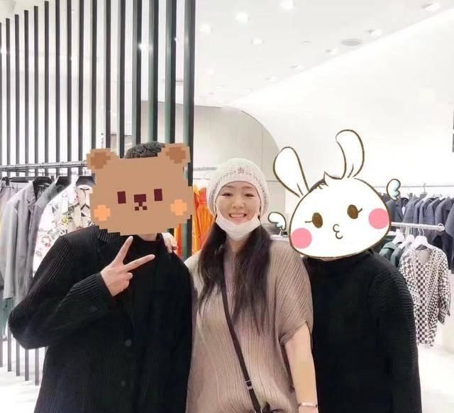 巩俐|巩俐气质也靠包装？不化妆连个普通大妈都不如，54岁老的好真实！