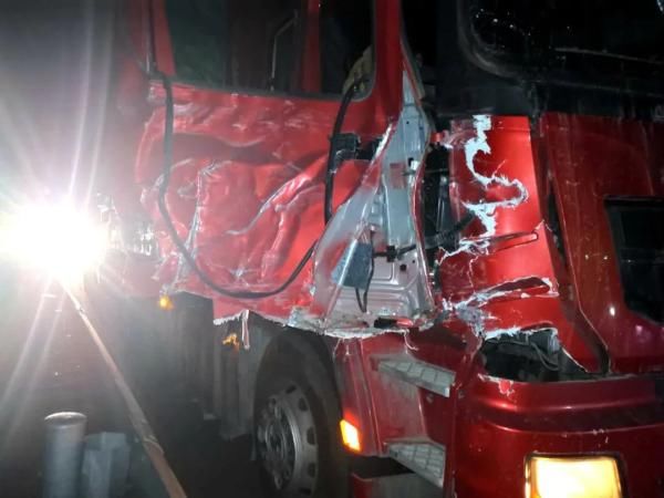  眯眼|开车时，一眯眼……