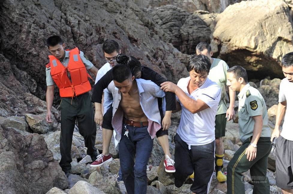 年轻|年轻女子衣着整齐，躺在床上盖着被子身亡，老板报案却被怀疑