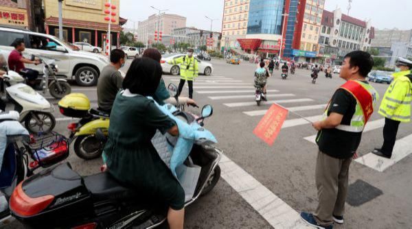 交通|文明交通劝导 共创文明城市