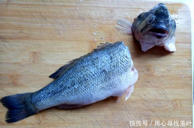 上桌|鲜香嫩滑的清蒸鲈鱼,简单一蒸端上桌,营养丰富真下饭,安排