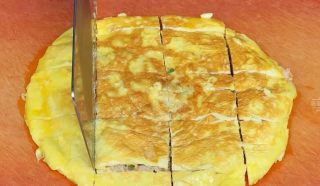  适量|早餐鸡蛋这样吃最美味，不加一滴水，两面煎一煎，简单三步就搞定