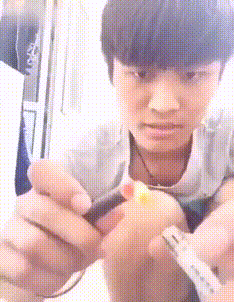  默契|搞笑GIF：好基友，总是这么默契，吸二手烟